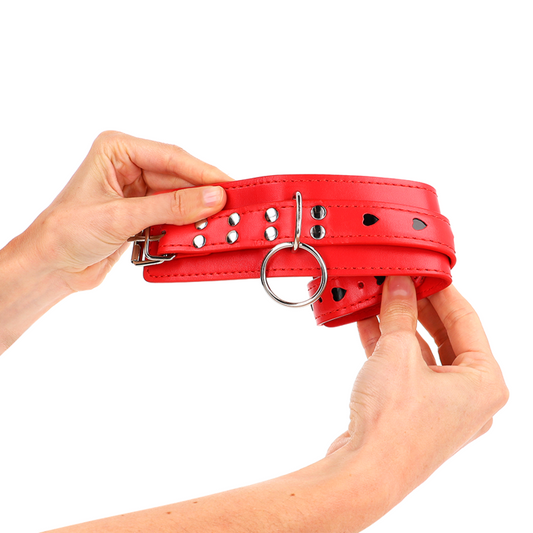 KINK - ROTE HANDGELENKFESSELN MIT SCHWARZEM HERZ-INLAY VERSTELLBAR 21-28 CM X 5,5 CM