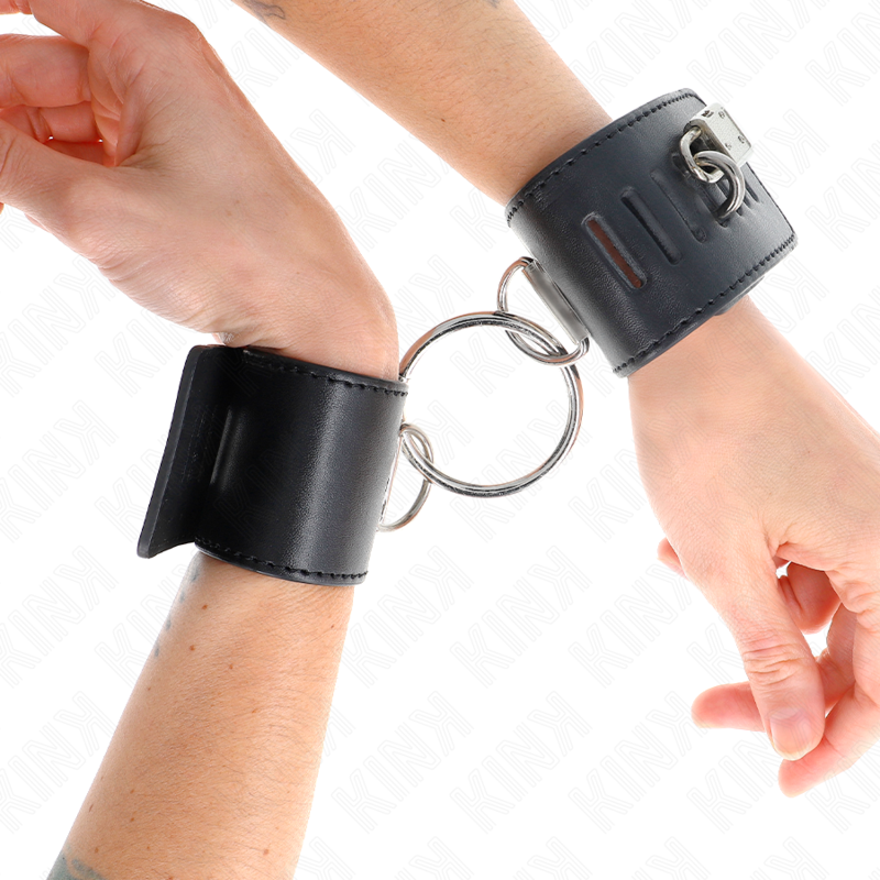 KINK - FIXE HANDGELENKFESSELN MIT RING UND VORHÄNGESCHLOSS VERSCHLUSS SCHWARZ VERSTELLBAR 16-23 CM X 5,5 CM