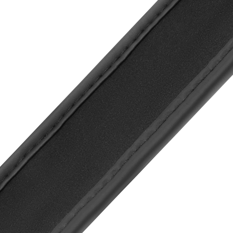 FETISCH DEVOT – POSITION MIT OFFENEN BEINEN UND HANDSCHELLEN MIT NOPRENFUTTER